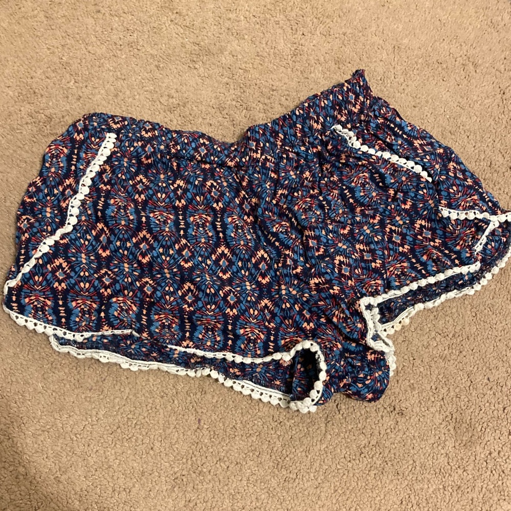 ⭐️5/$25 Fun flowy shorts⭐️